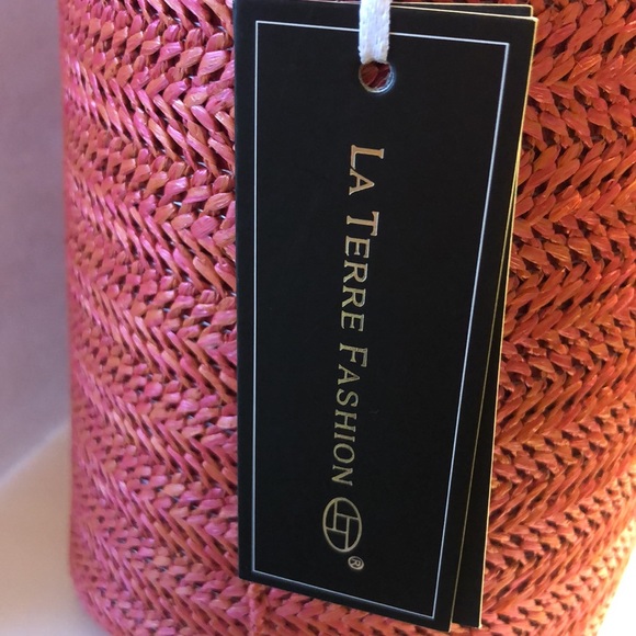 LaTerre NWT CORAL color straw Bucket Bag drawstring closure handle/crossbody - Picture 4 of 9